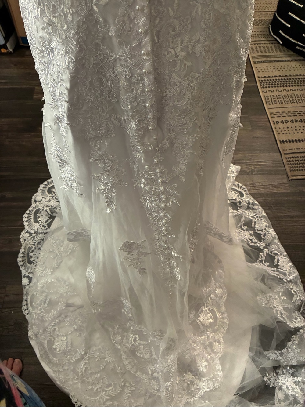 Elegant White Lace A-line Bridal Gown size M (6-8) Scalloped Neck 3/4 sleeves - Picture 11 of 16